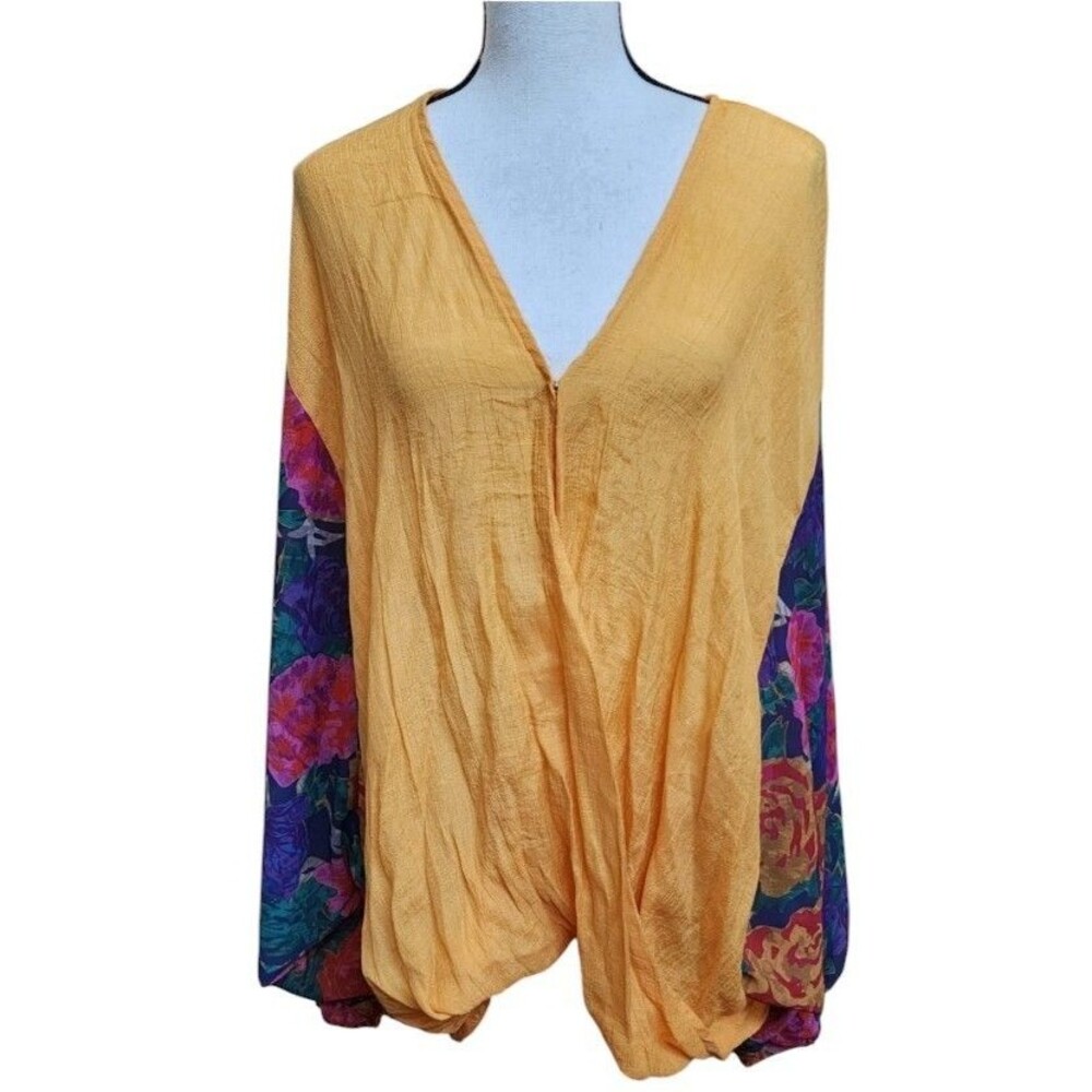 UMGEE Gold Floral Top Faux Wrap Size Large Boho